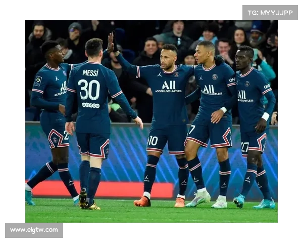 巴黎圣日耳曼与马赛法甲对决中的战术博弈与球队风格较量 巴黎圣日耳曼与马赛法甲对决中的战术博弈与球队风格较量