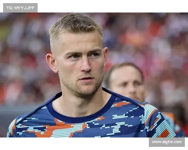 德里赫特在荷兰超级杯中的出色防守表现助力球队夺冠